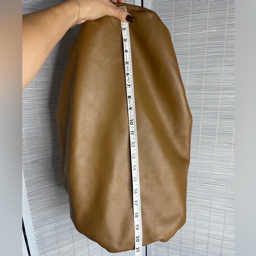 Bottega Veneta The Pouch Large Tan Leather Slouchy Clutch Made Italy OS - Picture 8 of 15